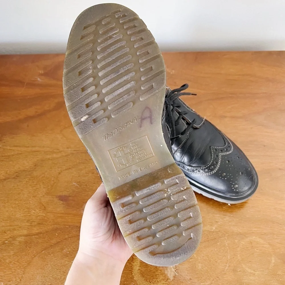 Dr Martens • vintage 9A23 leather oxfords MIE black wingtip brogues shoes